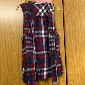 Maurice’s sleeveless vest